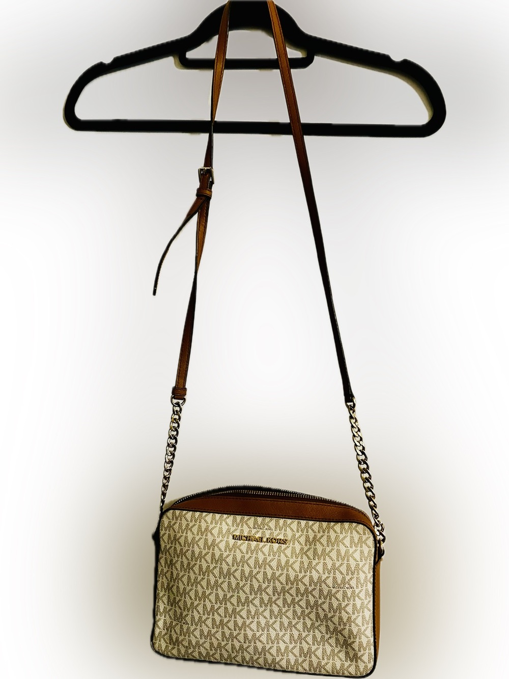 Michael Kors white and tan crossbody with gold hardware